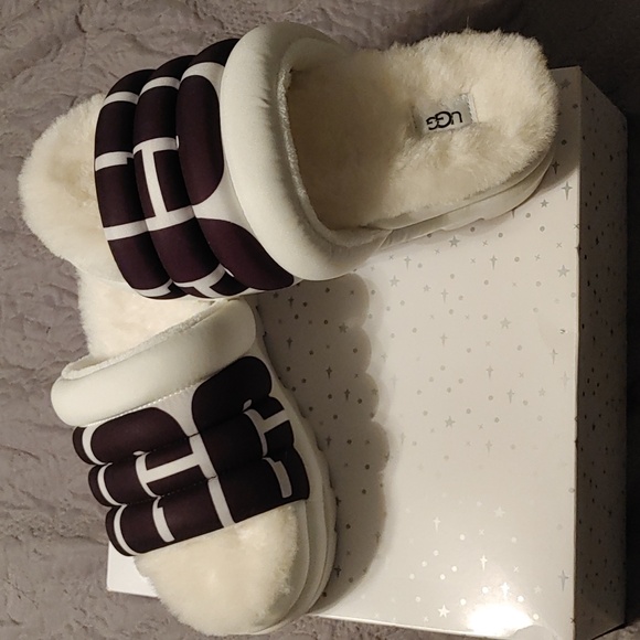 UGG Shoes - UGG fur platforms